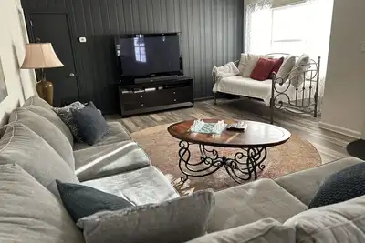 Image de Urban Ranch, at the Treasure House