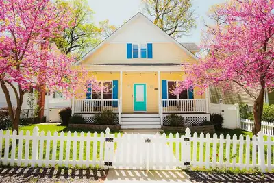 Image de Huge Beach Bungalow w/Yard, Beach Passes, 2 King Bds near Boardwalk, Restaurants