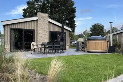 Image de Wellness Chalet Veluwemeer on a spacious plot by a pond