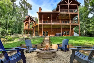 Image de Happy Hideaway | Mineral Bluff, Ga