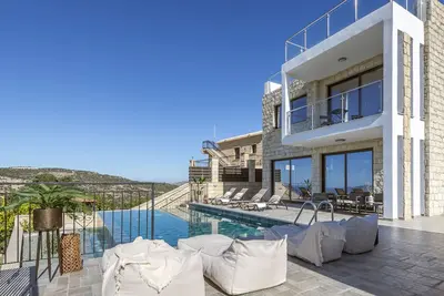 Image de Sanders View - Villa confortable de 3 chambres avec piscine à débordement