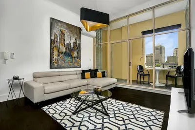 Image de Surry Hills- Shill - Campbell Street - Approx. $1200-$1600 per/week Spacious Two Bedroom Inner City Apartment with Parking