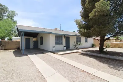 Image de Fenced with Private Park \/ Central \/ 3 Br 2 Ba