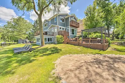 Image de Lakefront Oasis w/ Boat Dock, Fire Pit, Grill