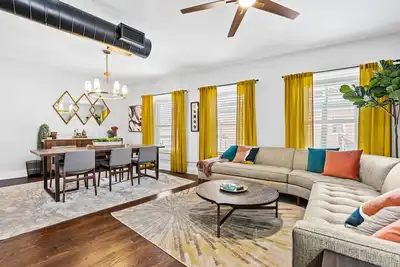 Image de Beautifully Remodeled  3 bed + Walkable to Westport + Private Courtyard!