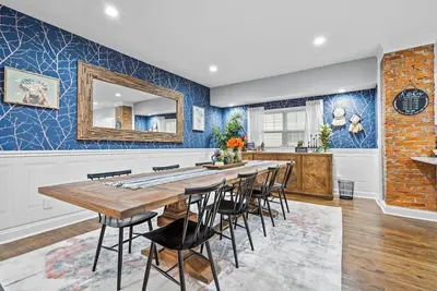 Image de Large Remodeled Midtown Beauty - Locust St. Estate - 2 kings/sleeps 8!