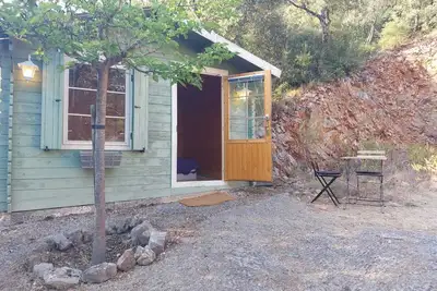 Image de Bain de nature - châlet provençal au milieu de la forêt