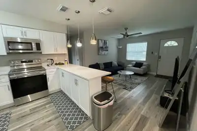 Image de New Renovated House Near Everything