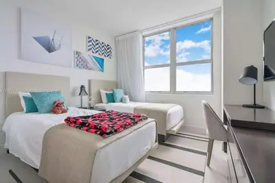 Image de Luxury 34th fl Apt in Resort w/Intracoastal views