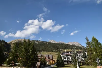 Image de 300m des commerces, Rez-de-chaussée, balcon, parking, télévision, casier à ski, 26m², Montgenèvre