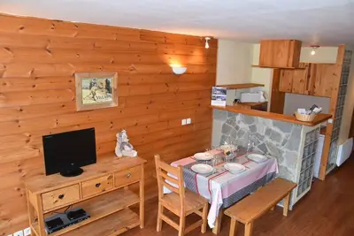 Image de 200m des commerces, Rez-de-chaussée, balcon, parking, télévision, casier à ski, 32m², Montgenèvre