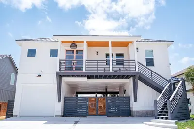 Image de Ez Breezy Beach House with Private Pool
