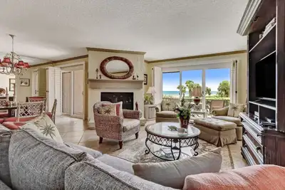 Image de Oceanfront Townhome: Your Coastal Paradise