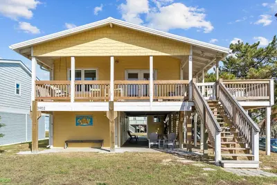 Image de New! Pet-Friendly Ocean View Cottage Across from Beach Access