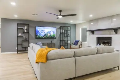 Image de Cozy house w/ putting green, mtn. views, Bbq
