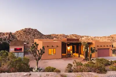Image de Amazing Desert Retreat + Cowboy tub + Indoor Spa