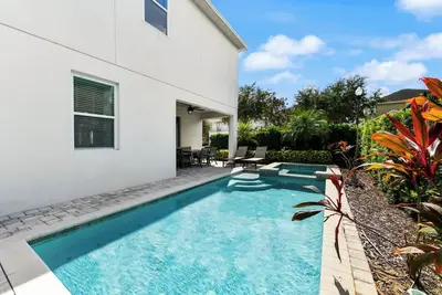 Image de Elegant 8br Retreat w/ Private Pool, Spa & Family-Friendly Comfort