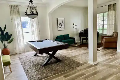 Image de Spacious + Vibrant 5-bed 3-bath Private House with Pool in Sarasota/Bradenton
