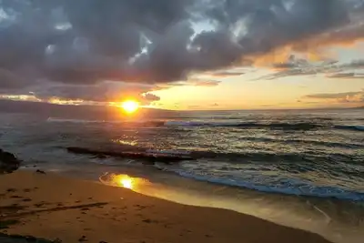 Ocean front! 20' from water, downstairs unit. True beachfront, Pikake. No fees!