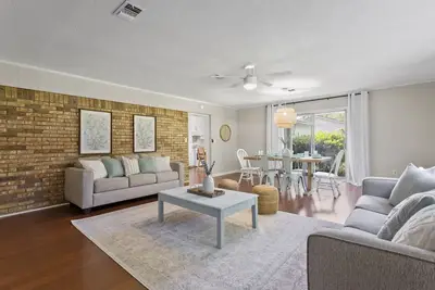 Image de Cozy Coastal Home in Golf Cart District