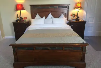Image de Easy Living by The Water. Quiet, Secure, private Historic Downtown.