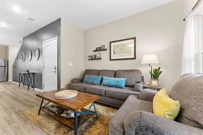 Image de Poolside 4 Bedroom + Game Room. Near Sdc & Strip!