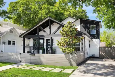 Image de Luxury Boho Heights Retreat- Spacious 4 Bedroom, 4 1/2 Bath Bungalow