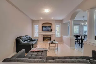 Image de Big family home w\/ Deck, Ping Pong, Bbq & Garage