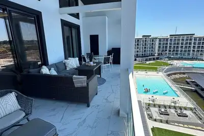 Image de Topsider Penthouse 502 + 3 King Suite + 48x14 Slip at 19mm\n