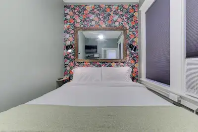Image de Tiny Trendy Traveler's Studio in Historic Midtown!