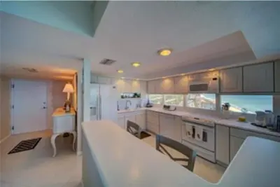 Image de Beachfront Penthouse corner condo with breathtaking views