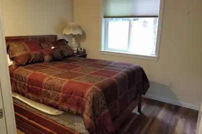 Image de Adorable 1 bedroom cottage on the river.