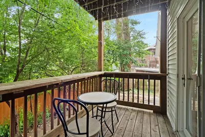 Image de Spacious Duplex - Ground floor, quiet neighborhood & pet friendly
