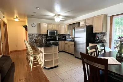 Image de Pocono Saltbox - Lake View & Pet Friendly