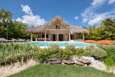 Image de Magnificent villa on Coson beach with separate bungalow