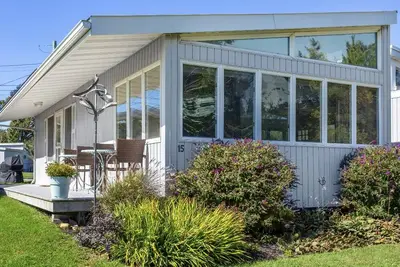 Image de Greenport Waterfront Cottage w/Private Beach