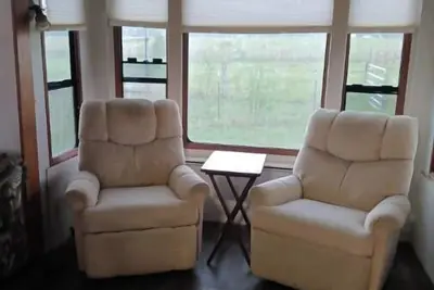 Image de Delightful 5th wheel w/ queen bed, patio deck, and high speed internet.