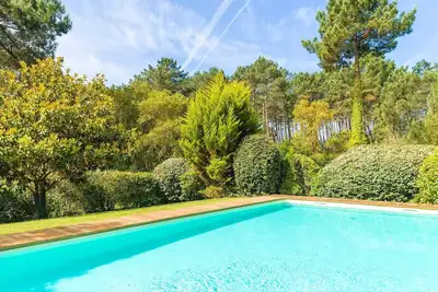 Image de Cheminée et Piscine Privée | Cuisine Equipée