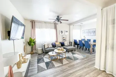 Image de Near Long Beach Downtown Full House | 2 King6Queen