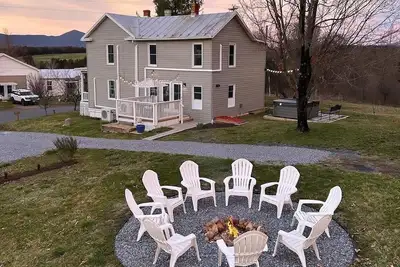Image de Family Friendly w/ Mountain Views, Hot Tub, Fire Pit, 4 mins to Luray Caverns