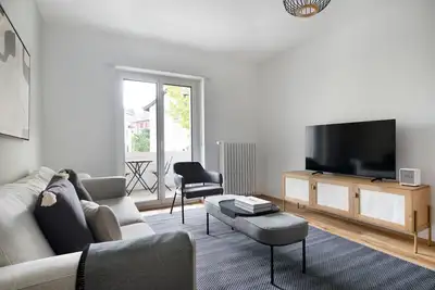 Image de Sleek St. Johann 3 Room w\/ Storage & W\/D, nr Local Market, by Blueground