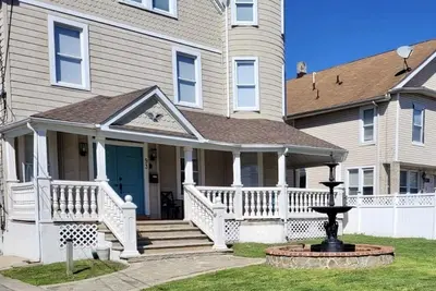 Image de Beauty by the Sea - 7bd Charming House 5min Walk to Beach - Pet Friendly