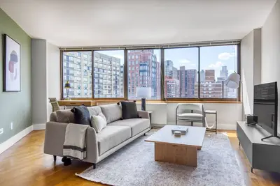 Image de Sunlit Ues 2br w/ Dm, Elevator & Gym, nr Central Park, by Blueground