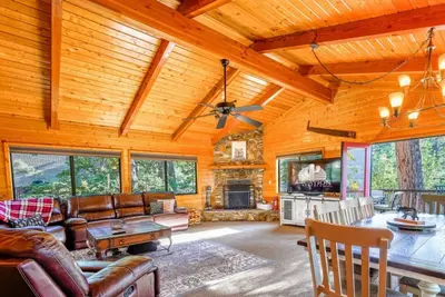 Image de A-Frame Cabin in the Pines - The Ponderosa Hideout