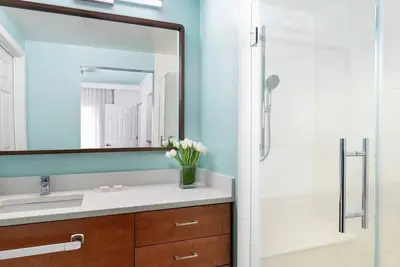 Image de 1 Bedroom condo, 1 King, Sofa bed, Full kitchen, Balcony, living area.