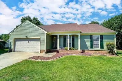 Image de University City Villa - Near Uncc, & Pnc, Large Yard, Patio, Pet Friendly! Flash Deal: Save 15% Off!