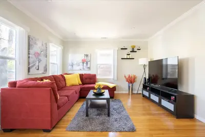 Image de Stunning house centrally located - Heart of La. Close to Venice/Santa Monica/Lax