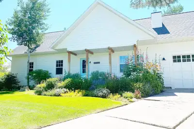 Gorgeous Remodeled Farmhouse tucked in a quiet cul de sac on 1/2 acre