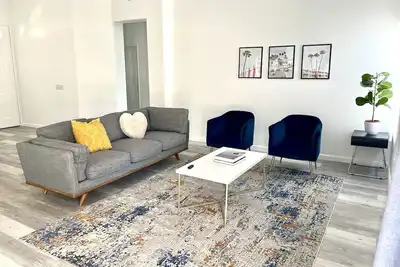 Image de Newly renovated mid-century modern home