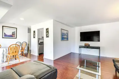 Image de North Bethesda Apartment w/ Community Pool!